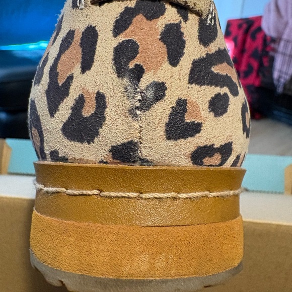 Toms Leopard Print Flats - Picture 7 of 11